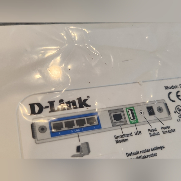 D-Link White Wireless Router DIR-825 - Picture 3 of 6